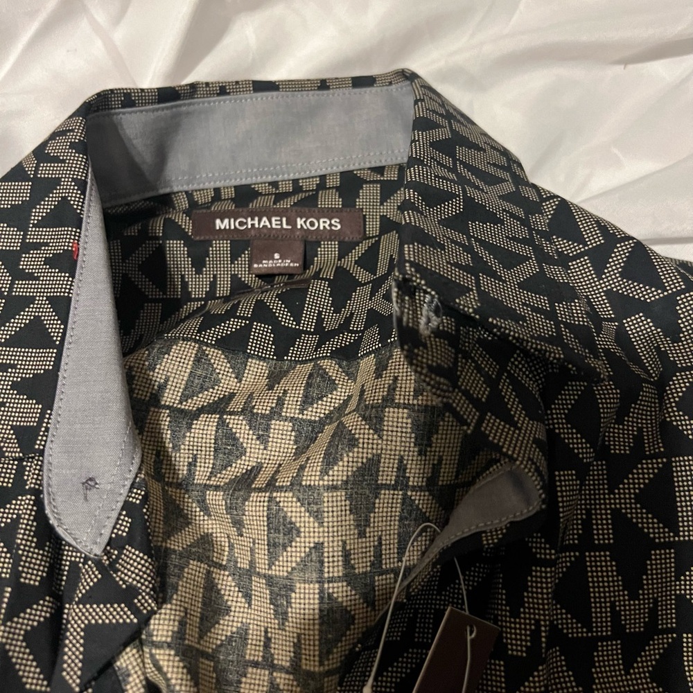 Michael Kors Black / Tan Button Down All Over Logo Men’s S Slim Fit NWT $128.00 - Picture 10 of 10